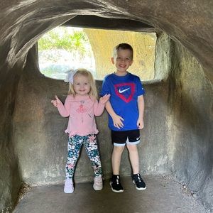 Meet your seller/buyer! 😘